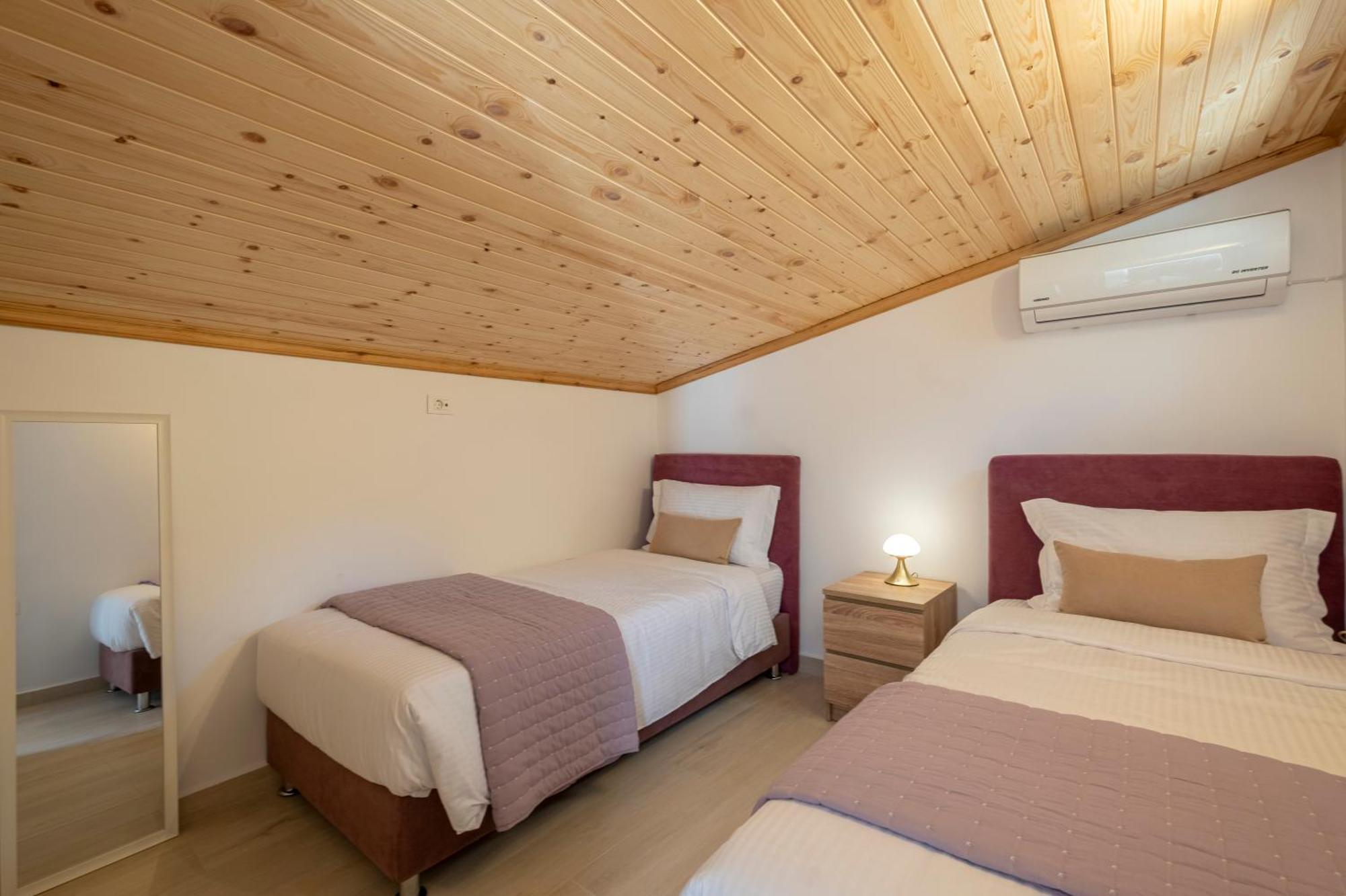 Natura With Pool For 8 - Private, Luxury